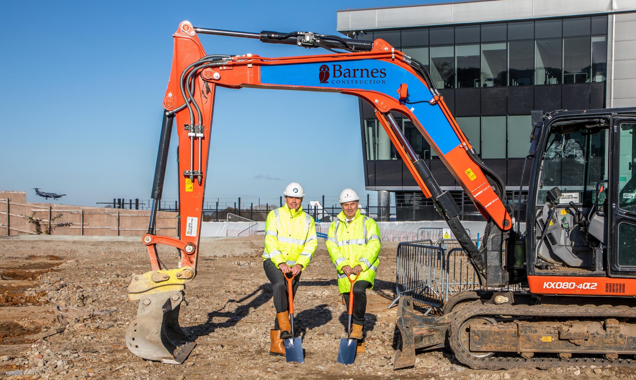 Bob Steward (joint managing director, Barnes Construction) and Steven Thorne-Farrar (general manager, The Landing hotel)